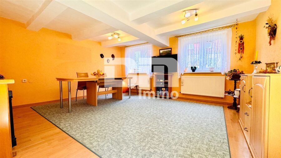 Solides Fachwerkhaus mit Nebengebäude in idyllischer Lage mit Garten und Garage - EG Wohn / Esszimmer